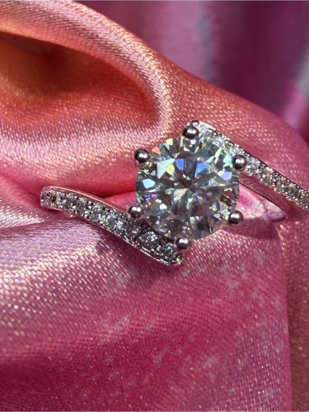 New Classic Moissanite Solitaire Round-Cut Ring with Swirl Pave’ Band